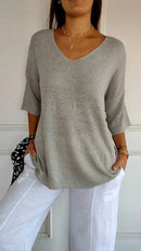 Compre 1 e Leve 3 Blusas em Malha Leve – Decote V